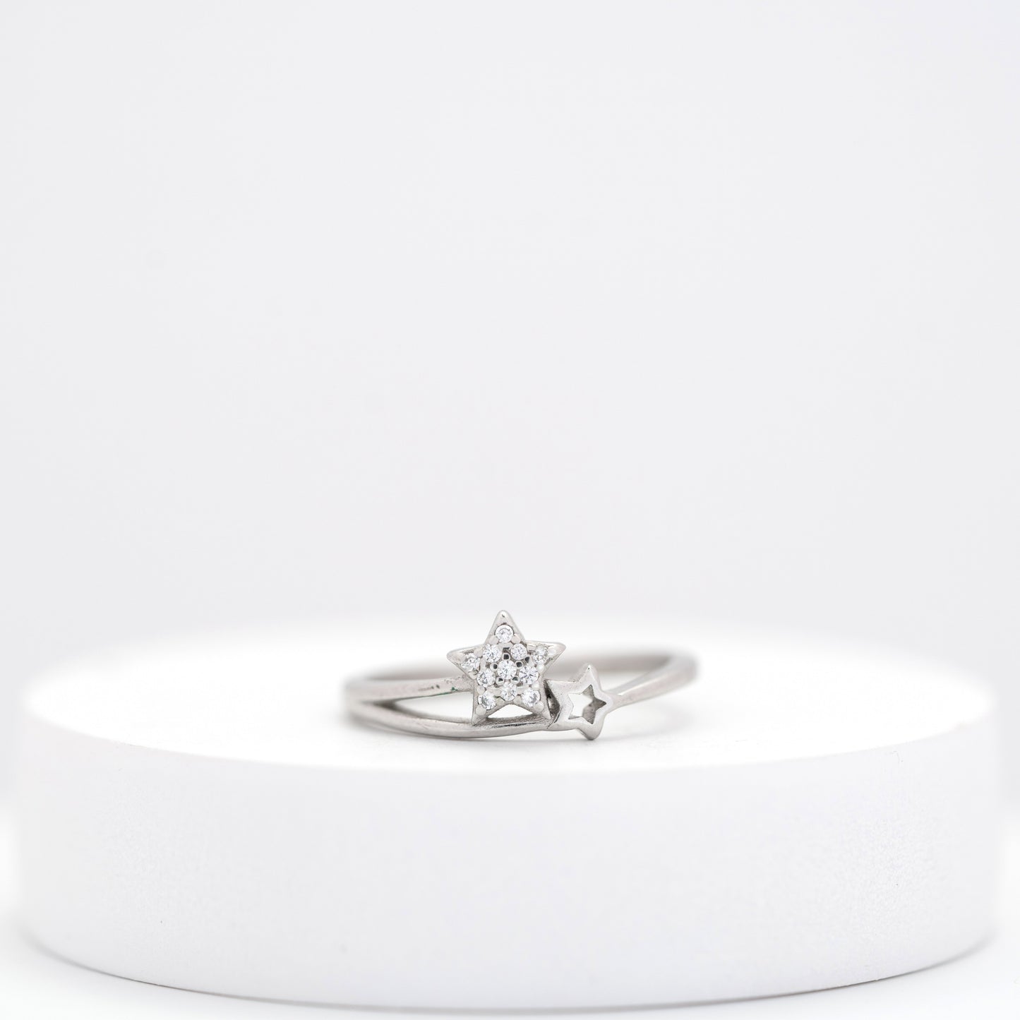 Star Diamond Ring