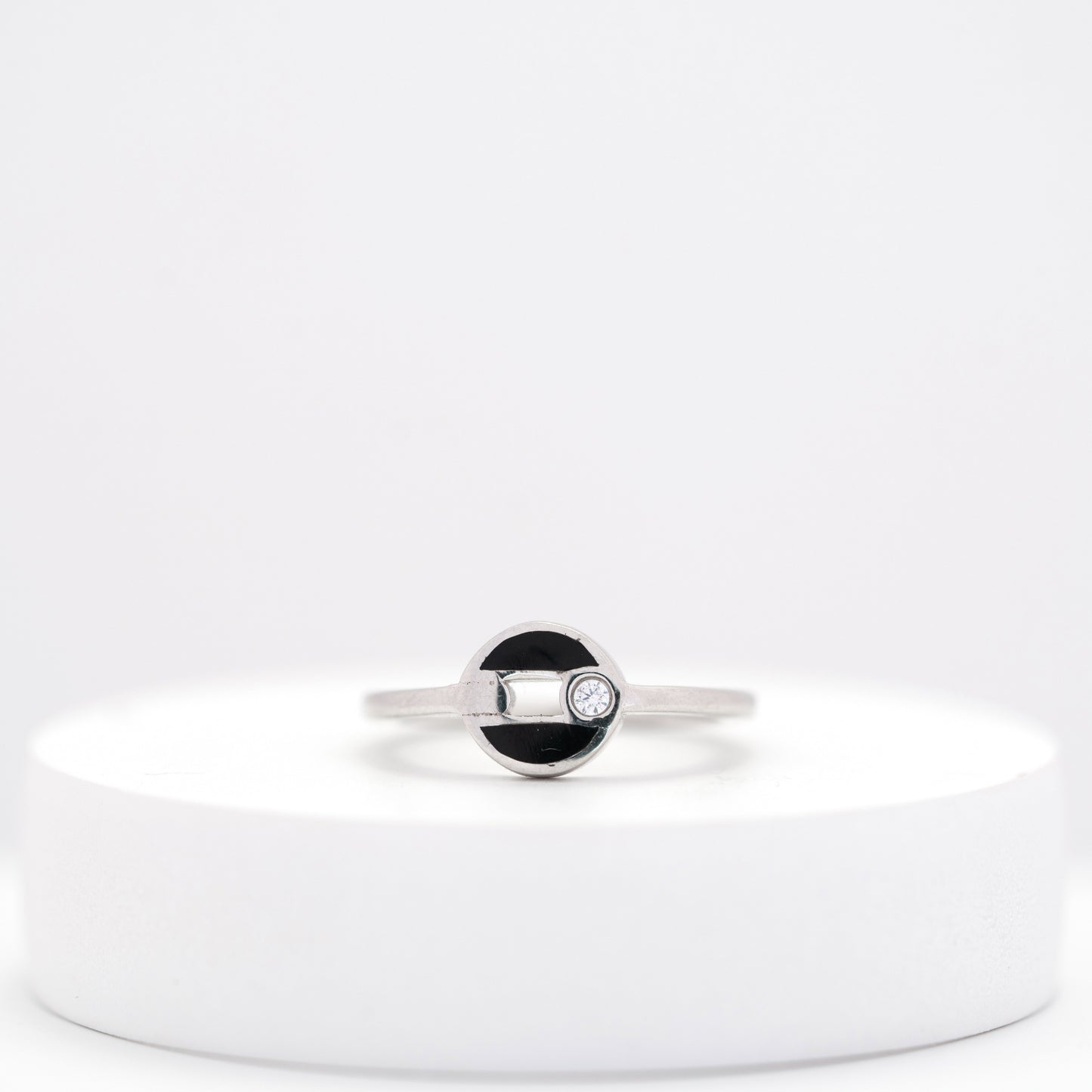 Noir Circle Ring