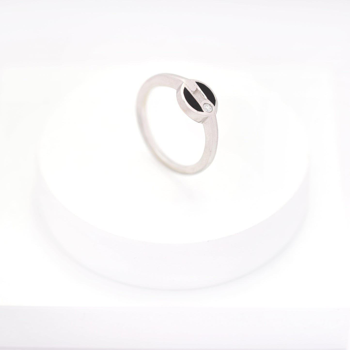 Noir Circle Ring