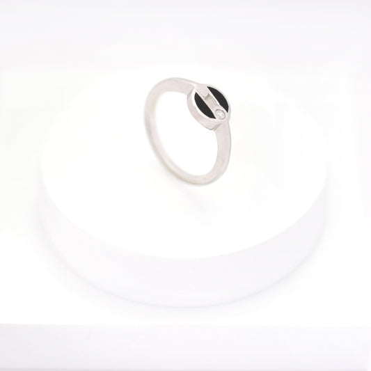 Noir Circle Ring
