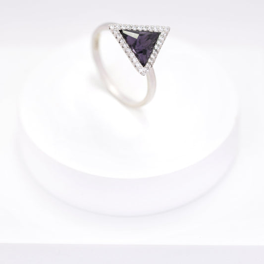 Side view of handcrafted sterling silver ring with trillion cut amethyst – Violet Prism design